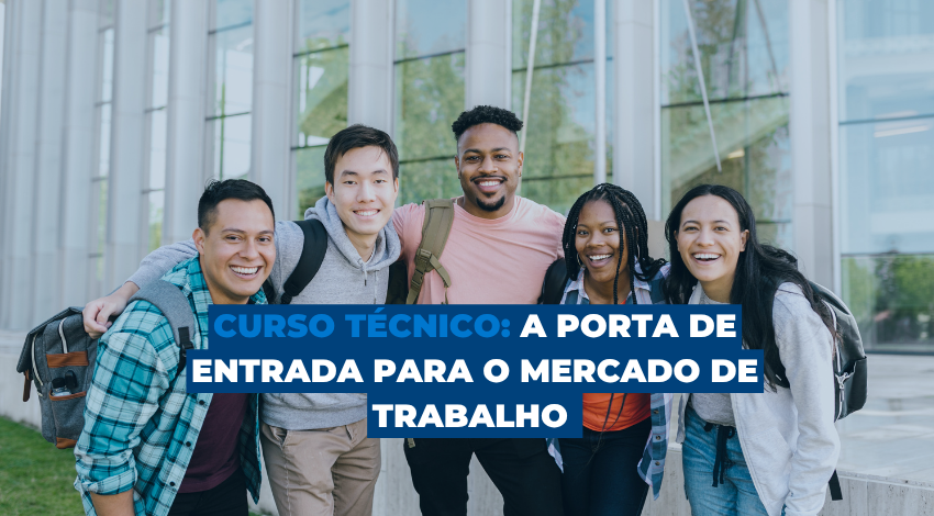 Grupo de jovens estudantes sorrindo em frente a um prédio moderno, representando oportunidades dos cursos técnicos.